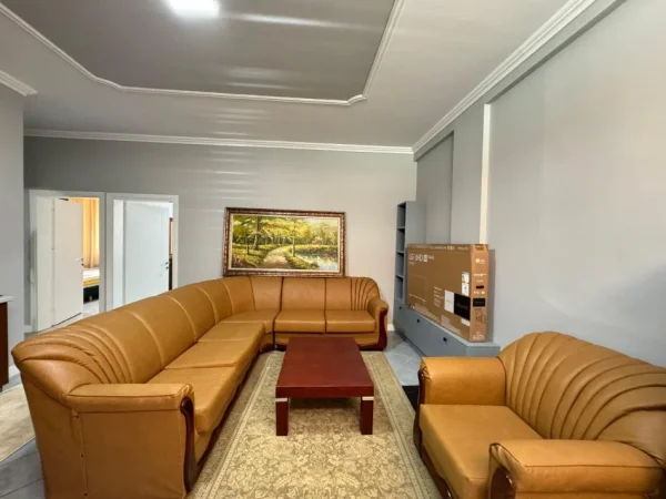 Apartament 2+1+2 për qira në zonën e Kodrës së Diellit, Tiranë 550 € !