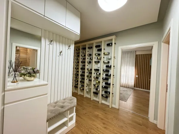 Jepet me Qira Apartament 2+1+2 tek 21 Dhjetori, në Kompleksin Kontakt 800 € !