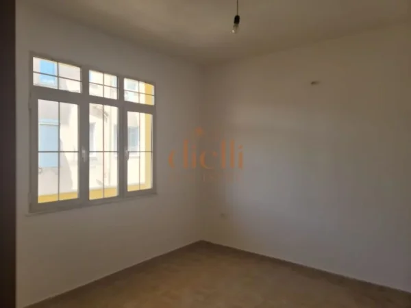 Tirane, shitet 3+1+Ballkon Kati 3, 157 m² 230.000 € (Komuna e Parisit)