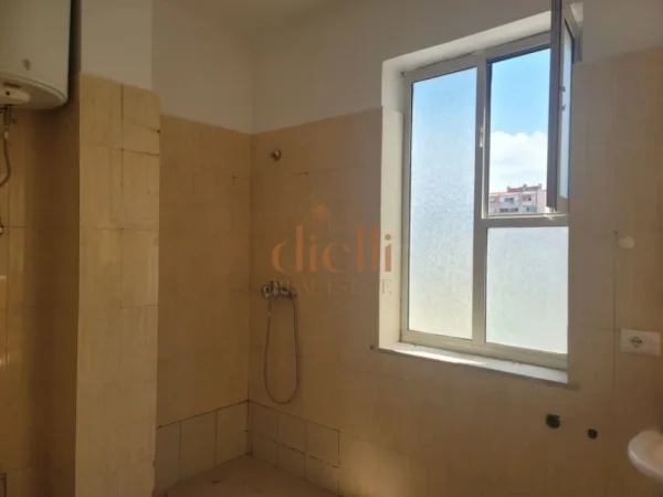 Tirane, shitet 3+1+Ballkon Kati 3, 157 m² 230.000 € (Komuna e Parisit)