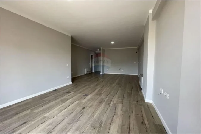 Tirane, jepet me qera zyre , 115 m² 750 € (Myslym Shyri)