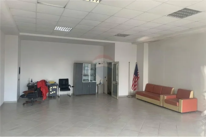 Tirane, shitet dyqan Kati 0, 72 m² 130.000 € (Astir - Unaza e Re)