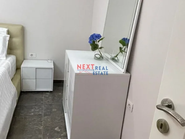 Vlore, jepet me qera apartament 3+1+Ballkon , 220 m² 1.000 € (KOMBINATI I PESHKUT)