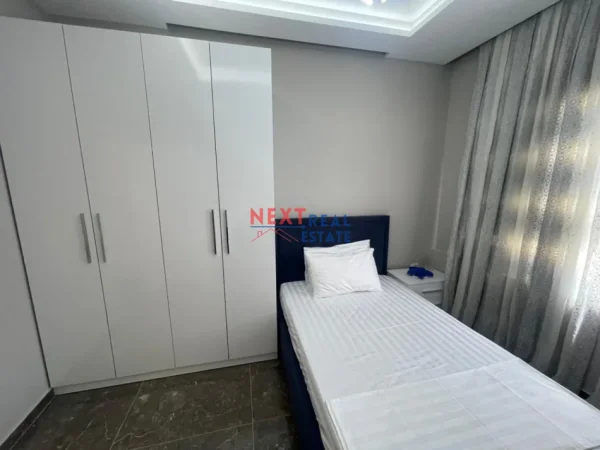 Vlore, jepet me qera apartament 3+1+Ballkon , 220 m² 1.000 € (KOMBINATI I PESHKUT)