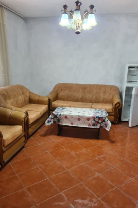 Tirane, jepet me qera apartament 2+1 Kati 1, 80 m² 300 € (Stacioni Trenit)