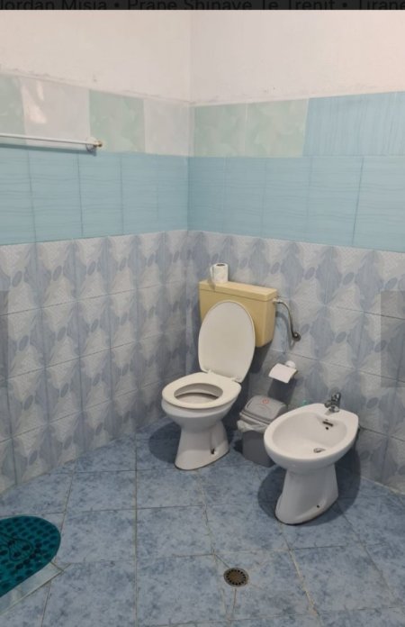 Tirane, jepet me qera apartament 2+1 Kati 1, 80 m² 300 € (Stacioni Trenit)