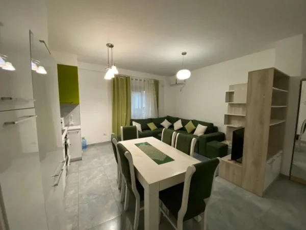 Tirane, jepet me qera apartament 1+1+Ballkon Kati 3, 67 m² 400 € (Liqeni i Thate)