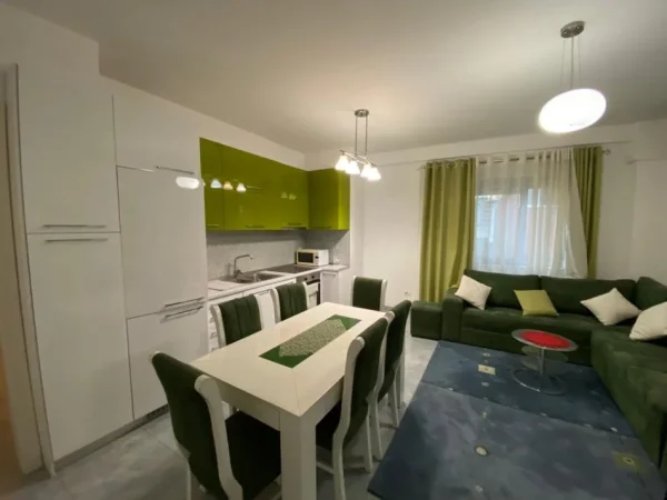Tirane, jepet me qera apartament 1+1+Ballkon Kati 3, 67 m² 400 € (Liqeni i Thate)