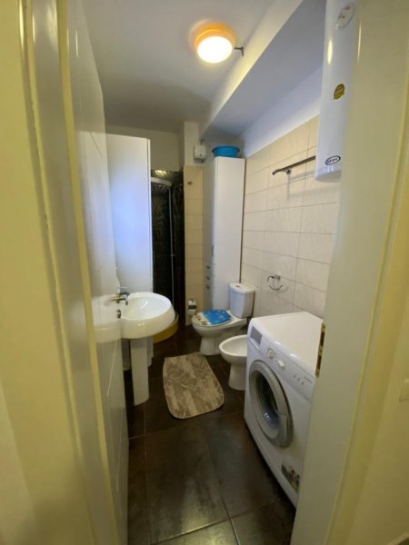 Tirane, jepet me qera apartament 1+1+Ballkon Kati 3, 67 m² 400 € (Liqeni i Thate)