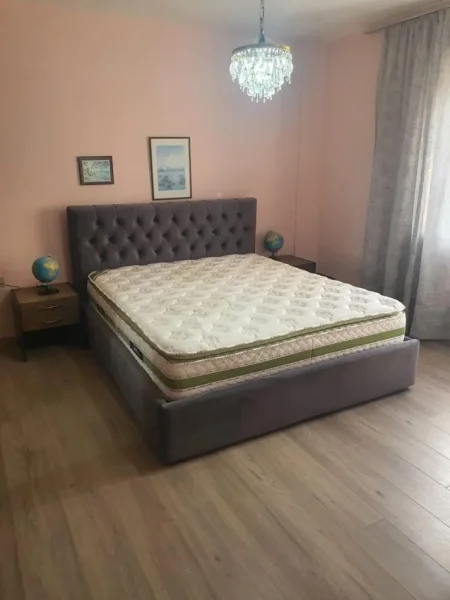 Tirane, jepet me qera apartament 1+1 Kati 4, 65 m² 450 € (Pazar i ri)