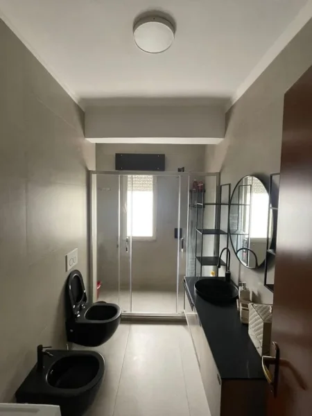 Tirane, jepet me qera apartament 3+1 Kati 2, 110 m² 950 € 