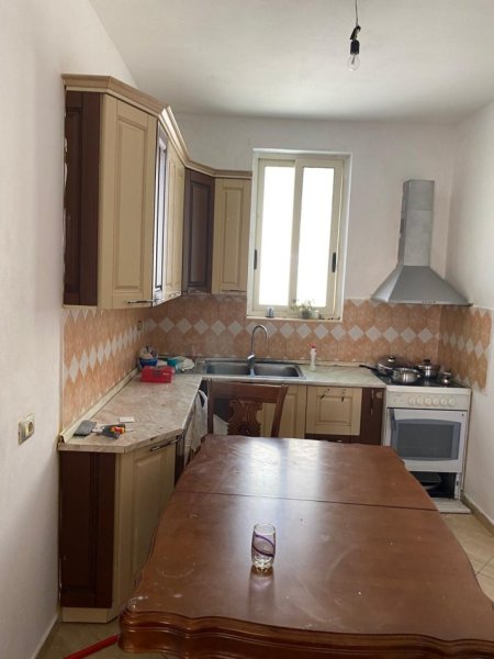 Tirane, jepet me qera apartament 2+1 Kati 3, 96 m² 400 € (QSUT)