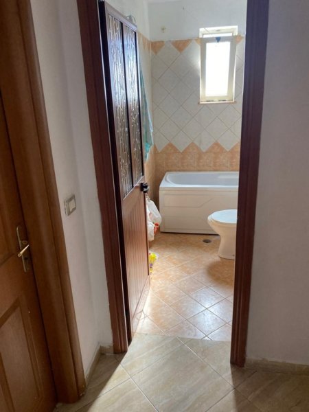 Tirane, jepet me qera apartament 2+1 Kati 3, 96 m² 400 € (QSUT)