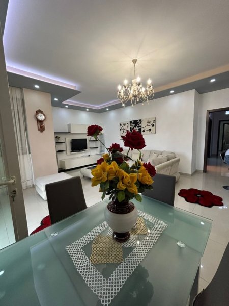 Tirane, jepet me qera apartament 3+1+Ballkon Kati 1, 138 m² 450 € (Kodra e Priftit)