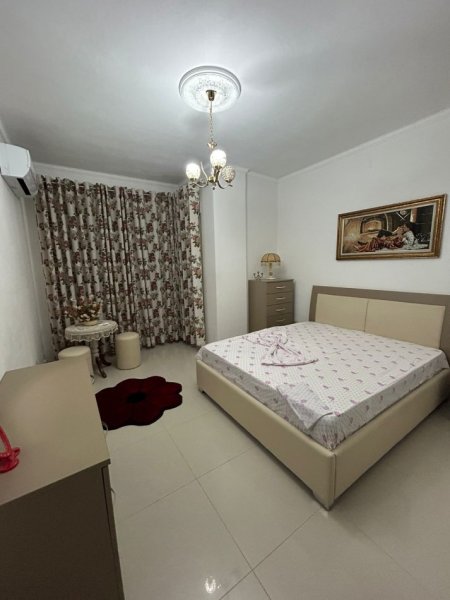 Tirane, jepet me qera apartament 3+1+Ballkon Kati 1, 138 m² 450 € (Kodra e Priftit)