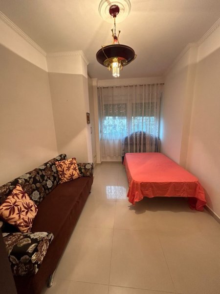 Tirane, jepet me qera apartament 3+1+Ballkon Kati 1, 138 m² 450 € (Kodra e Priftit)