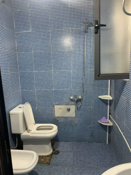 Tirane, jepet me qera apartament 2+1 Kati 1, 50 m² 299 € (ALI DEMI)