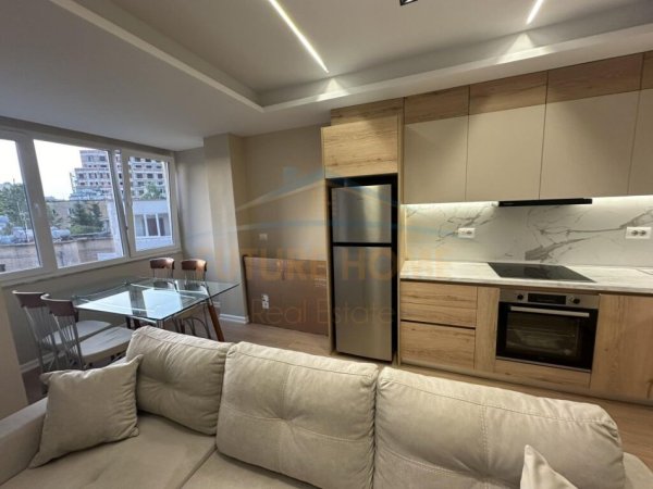 Tirane, jepet me qera apartament 2+1 Kati 5, 90 m² 650 € (Brryli)