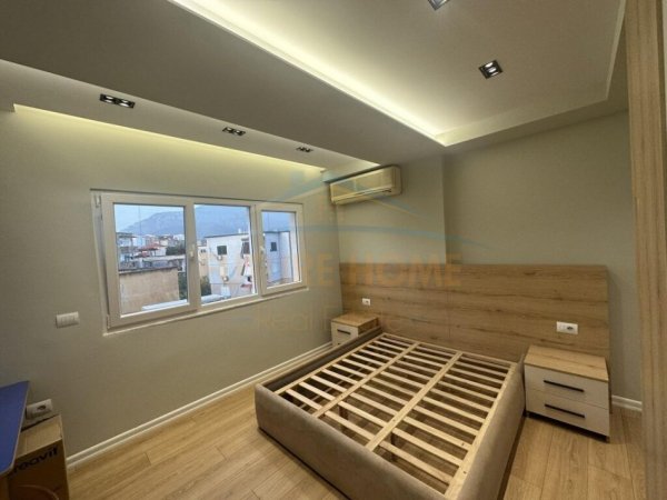 Tirane, jepet me qera apartament 2+1 Kati 5, 90 m² 650 € (Brryli)