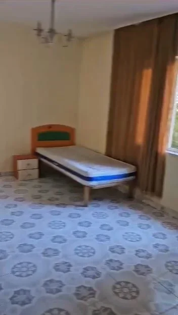 Tirane, jepet me qera apartament 3+1 Kati 2, 96 m² 400 € (Ali Demi)