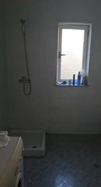 Tirane, jepet me qera apartament 3+1 Kati 2, 96 m² 400 € (Ali Demi)