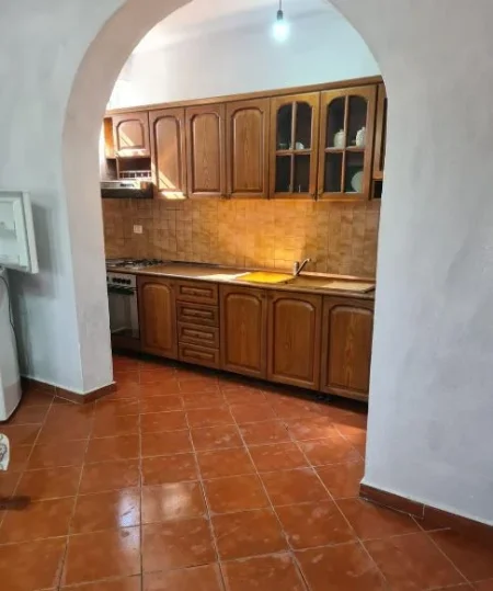 Tirane, jepet me qera apartament 1+1 Kati 1, 80 m² 298 € (Stacion treni)