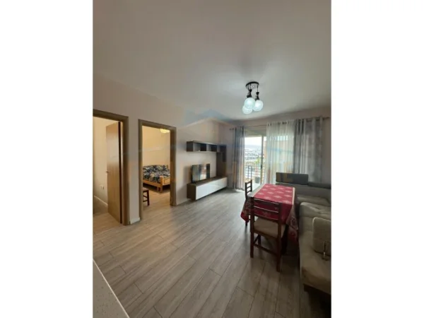 Tirane, jepet me qera apartament 2+1+Ballkon Kati 8, 85 m² 470 € (Unaza e Re)