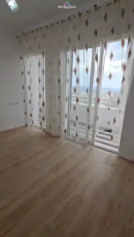 Tirane, shes apartament 1+1+Ballkon Kati 2, 60 m² 77.000 € (fresku)