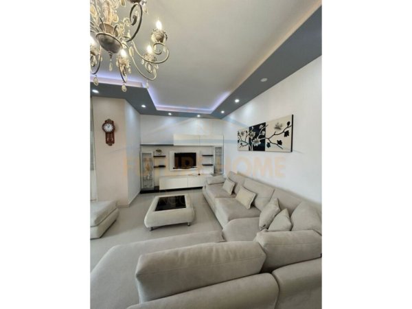Tirane, jepet me qera apartament 3+1+Ballkon Kati 1, 138 m² 450 € (Kodra e Priftit)