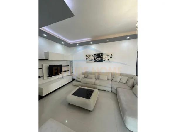Tirane, jepet me qera apartament 3+1+Ballkon Kati 1, 138 m² 450 € (Kodra e Priftit)