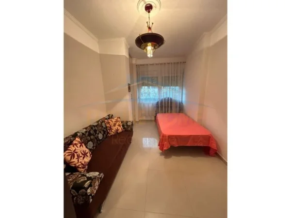Tirane, jepet me qera apartament 3+1+Ballkon Kati 1, 138 m² 450 € (Kodra e Priftit)
