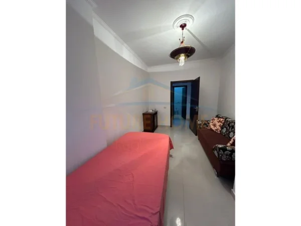 Tirane, jepet me qera apartament 3+1+Ballkon Kati 1, 138 m² 450 € (Kodra e Priftit)