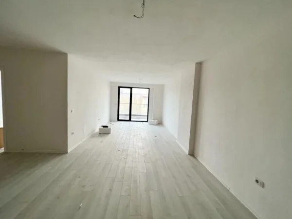 Tirane, shitet apartament 3+1 , 133 m² 180.000 € (Fusha e Aviacionit)