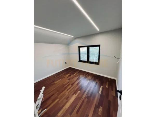 Tirane, jepet me qera Vile 3 Katshe , 1.000 m² 3.500 € (Farke)