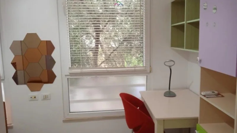 Tirane, jepet me qera 3+1 Kati 1, 108 m² 700 € (kodra e diellit)