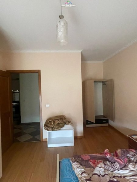 Tirane, jepet me qera apartament 1+1 Kati 6, 75 m² 550 € (qender)