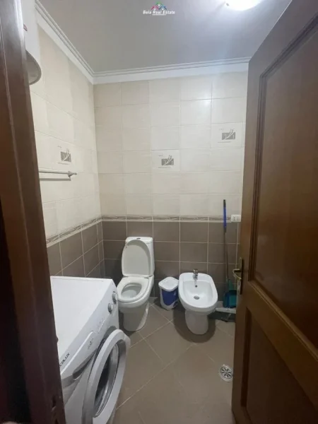 Tirane, jepet me qera apartament 1+1 Kati 6, 75 m² 550 € (qender)