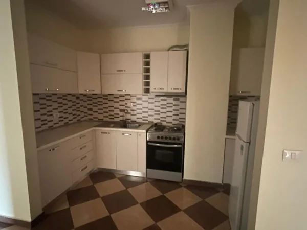 Tirane, jepet me qera apartament 1+1 Kati 6, 75 m² 550 € (qender)