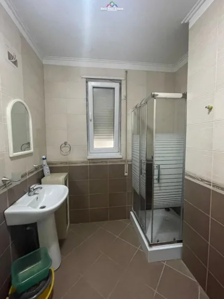 Tirane, jepet me qera apartament 1+1 Kati 6, 75 m² 550 € (qender)