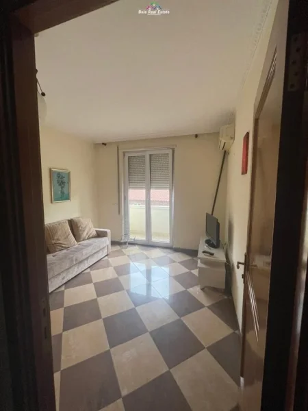 Tirane, jepet me qera apartament 1+1 Kati 6, 75 m² 550 € (qender)