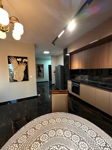 Tirane, jepet me qera apartament 2+1 Kati 6, 122 m² 40 € (porcelan)