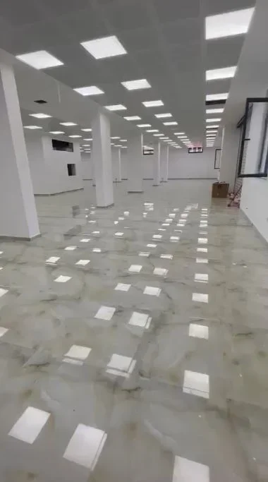 Tirane, jepet me qera dyqan Kati 0, 1.330 m² 4.500 € (Fresku)