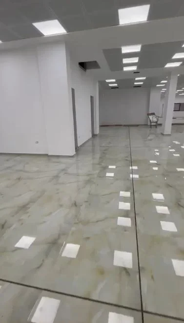 Tirane, jepet me qera dyqan Kati 0, 1.330 m² 4.500 € (Fresku)