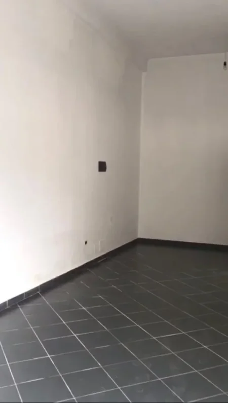 Tirane, jepet me qera ambjent biznesi Kati 0, 35 m² 400 € (Astir)