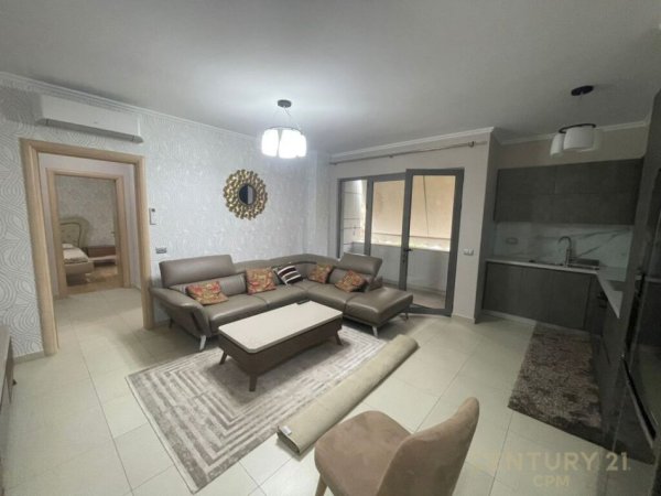 Tirane, jepet me qera apartament 2+1+Aneks+Ballkon Kati 3, 90 m² 500 € (Rruga Dibres)