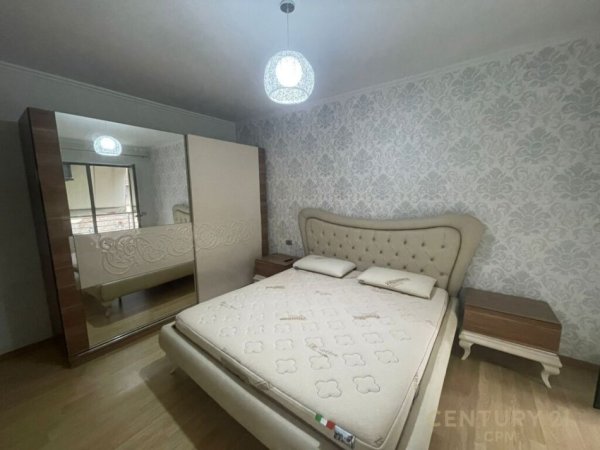 Tirane, jepet me qera apartament 2+1+Aneks+Ballkon Kati 3, 90 m² 500 € (Rruga Dibres)