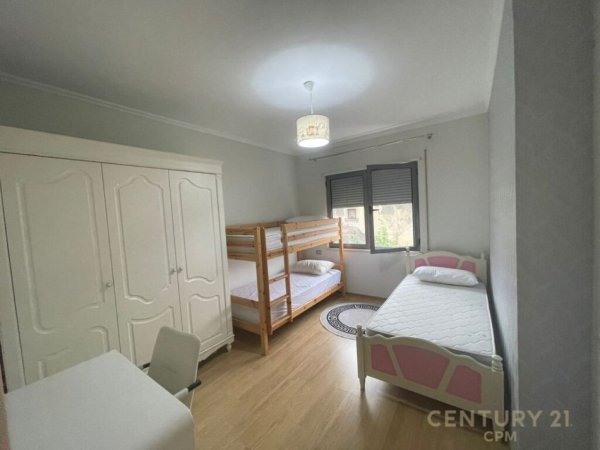 Tirane, jepet me qera apartament 2+1+Aneks+Ballkon Kati 3, 90 m² 500 € (Rruga Dibres)