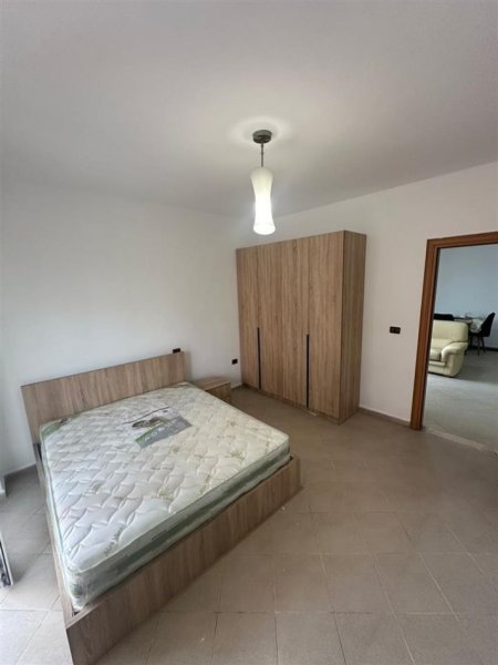 Tirane, jepet me qera apartament 1+1 Kati 3, 80 m² 550 € (Komuna Parisit)