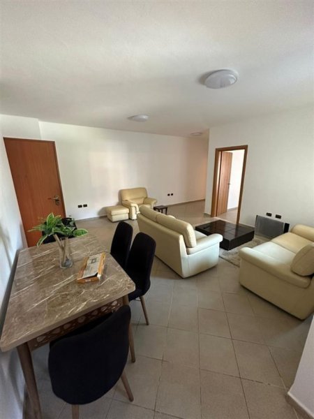Tirane, jepet me qera apartament 1+1 Kati 3, 80 m² 550 € (Komuna Parisit)