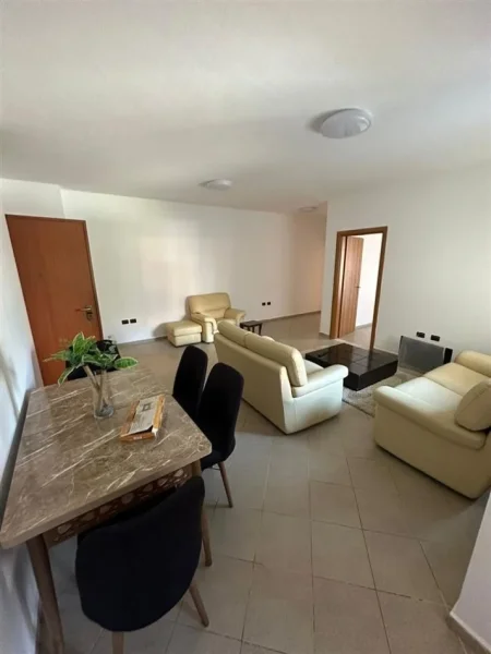 Tirane, jepet me qera apartament 1+1 Kati 3, 80 m² 550 € (Komuna Parisit)